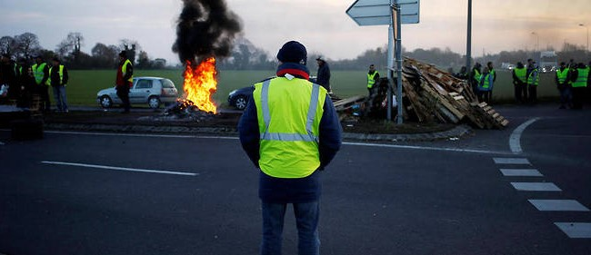 Libérer les voies d’accès et les ronds-points bloqués par des “gilets jaunes”, c’est possible.