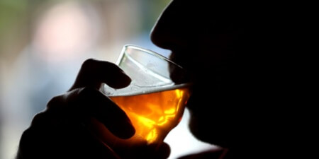 L’alcool au travail : Le règlement intérieur de ‘entreprise peut-il l’interdire ?